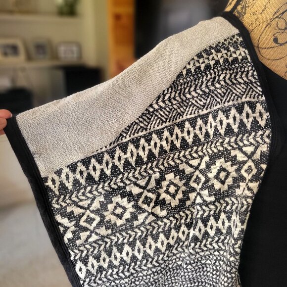 Scrapbook Black & Ivory Open Front Poncho/ Cardigan with Fringe Detail- S - Picture 6 of 9